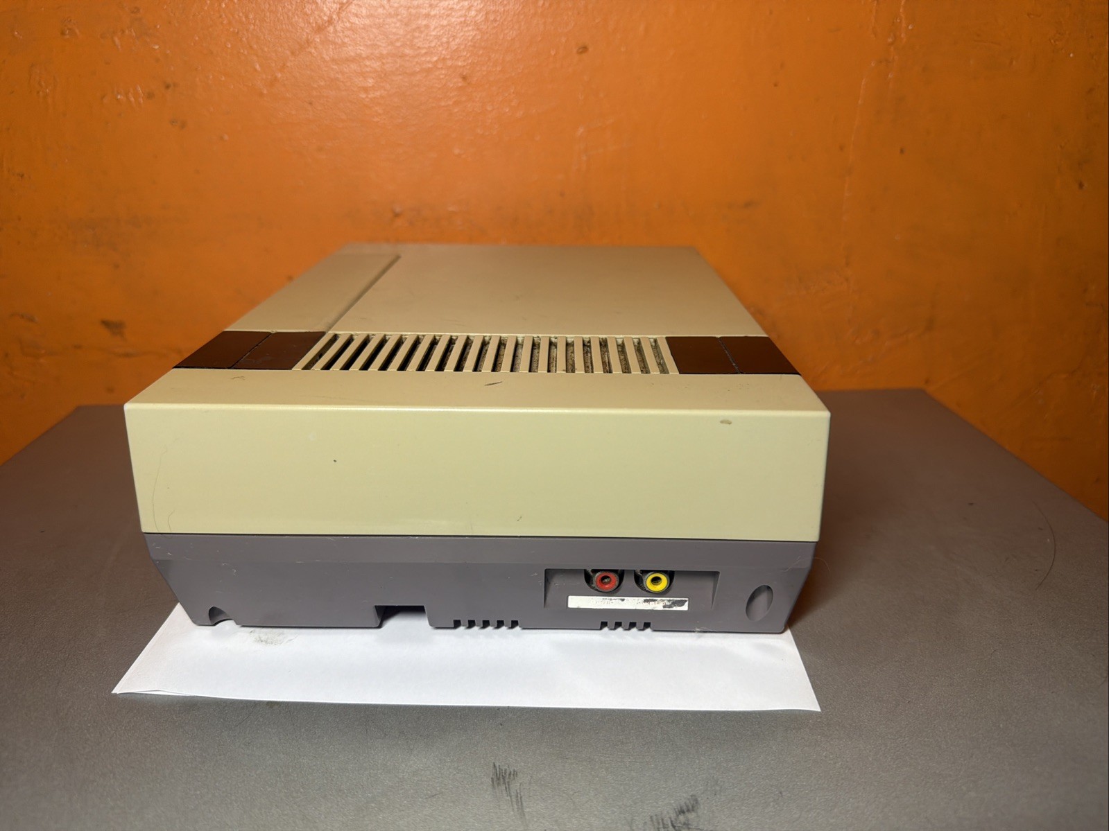 NINTENDO NES CONSOLE ORIGINAL SYSTEM FOR PARTS NOT WORKING POWERS ON