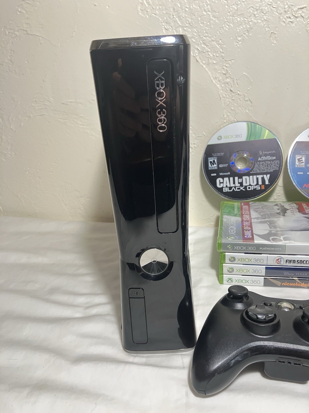 Microsoft Xbox 360 S #1439 250GB Console Bundle 6 Games, Kinect & OEM Controller
