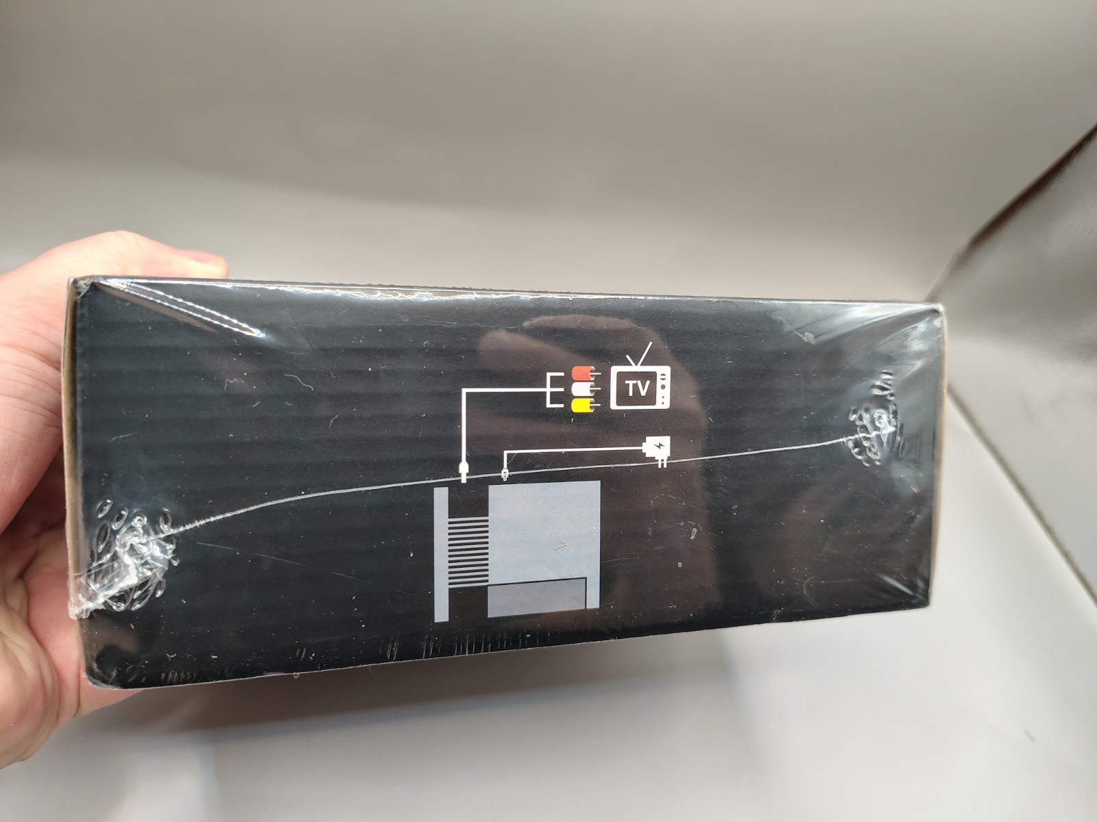 Retro Wireless Entertainment System – 620 Built-In Games Brand new in box.