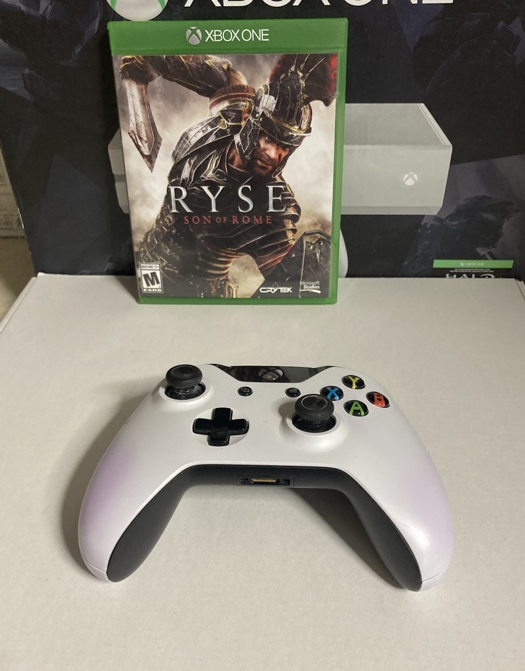 Microsoft Xbox One Special 1540 500GB White Console. Halo Boxed Edition