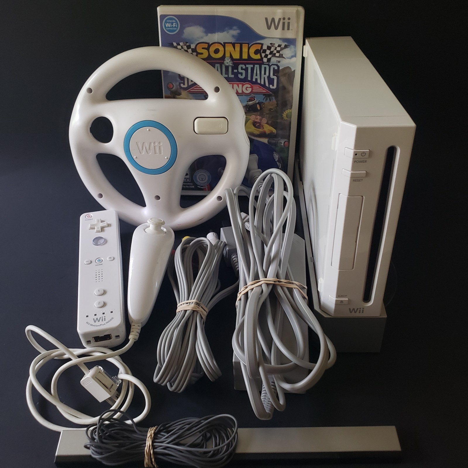 Nintendo Wii White RVL-001 w/ Controllers Cables Steering Wheel & Sonic Racing