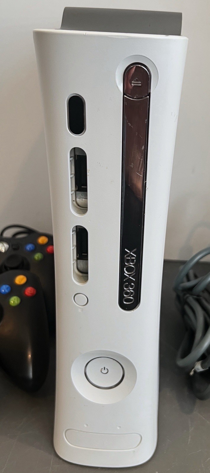 Microsoft Xbox 360 Pro White Console Gaming 2 Controllers W/ Cords, Ext Drive