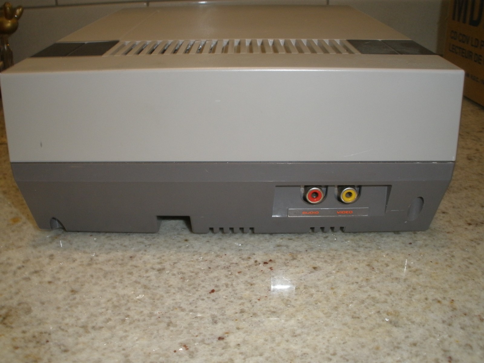 VINTAGE NINTENDO NES HOME CONSOLE TESTED WORKS NES-001 WITH GAME