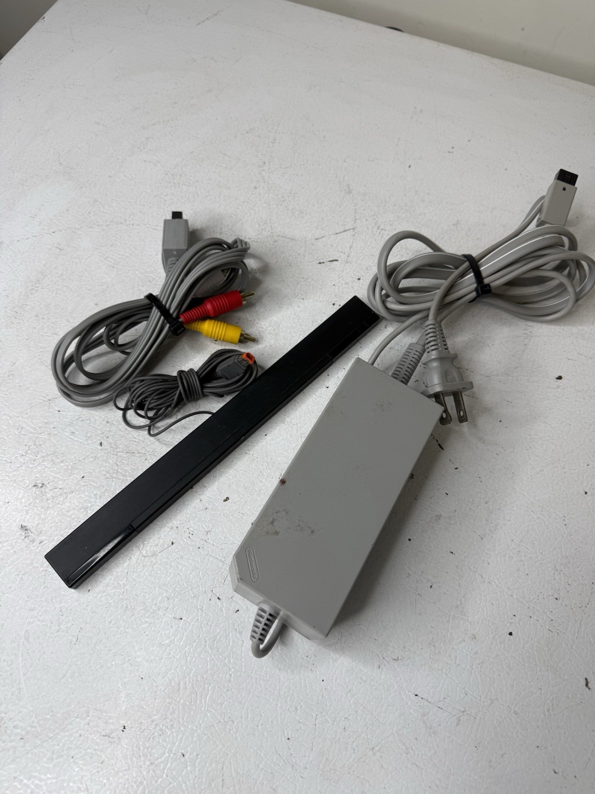 Nintendo Wii Black Gaming Console RVL-101 (USA) BUNDLE W/cables And 1 Controller