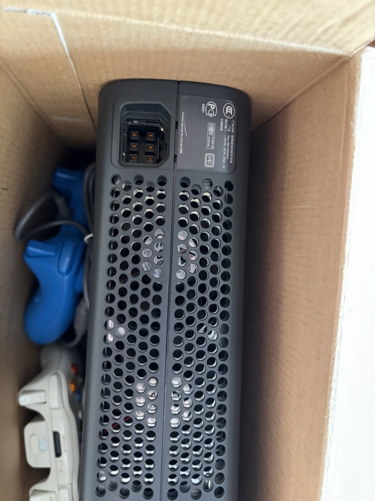 Microsoft Xbox 360 Black Console 256MB Wi-Fi HDMI USB-A with 4 Controllers