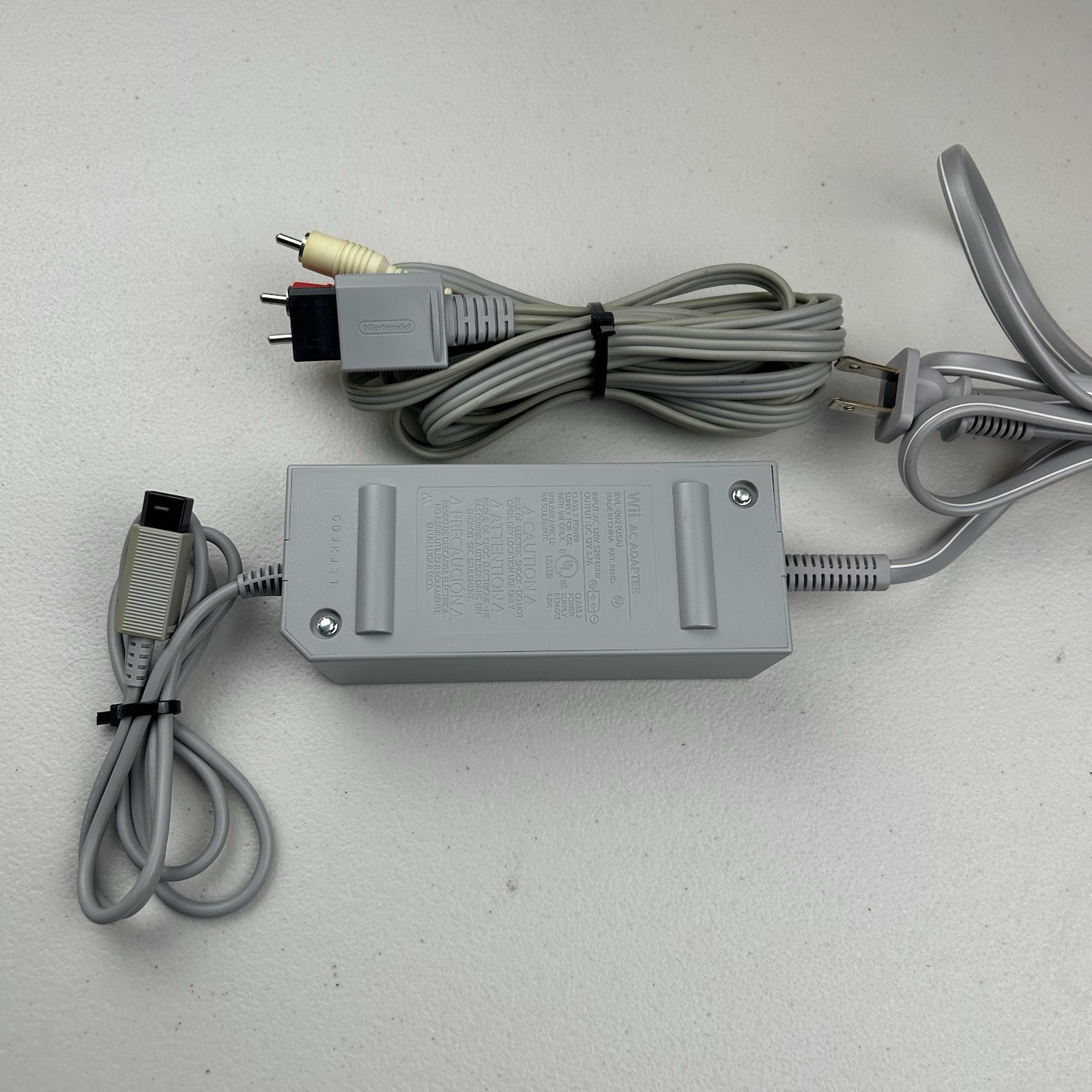 Nintendo Wii Bundle Controllers, Cases,Modern Warfare 3, Zapper Guns,Cables READ