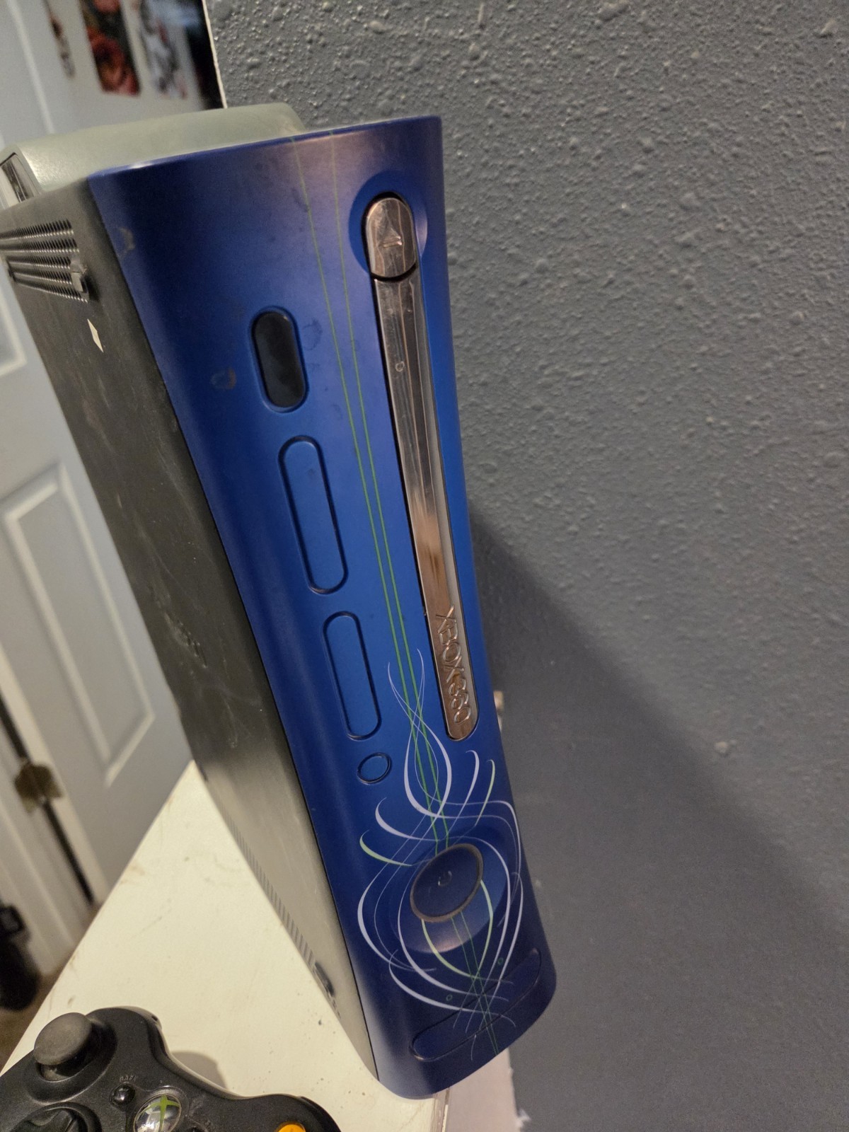 Microsoft Xbox 360 120gb Console 2 Controllers, And Cords