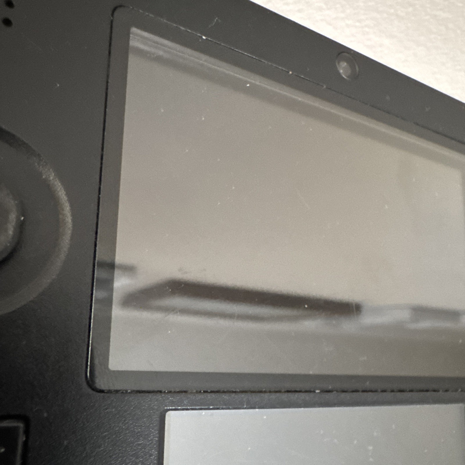 Nintendo 2DS Handheld Console Black/Red Wi-Fi 4GB w/ Stylus *Tested* w/ Charger