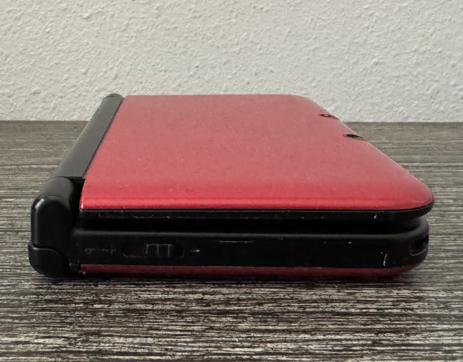 Nintendo 3DS XL Handheld System Red/Black SPR-001 w/ Charger & Stylus TESTED
