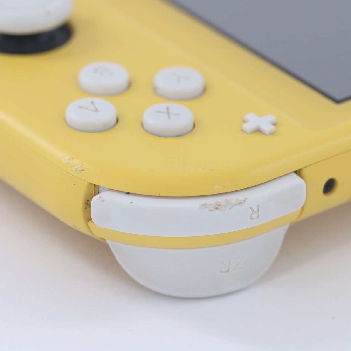 Nintendo Switch Lite Yellow HDH-001 32GB w/ Charger – Good (PZ2003767)