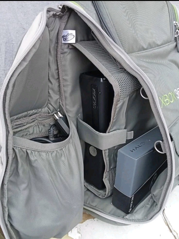 Xbox 360 Bundle Console Travel Backpack Controller Collectors Edition Of Halo