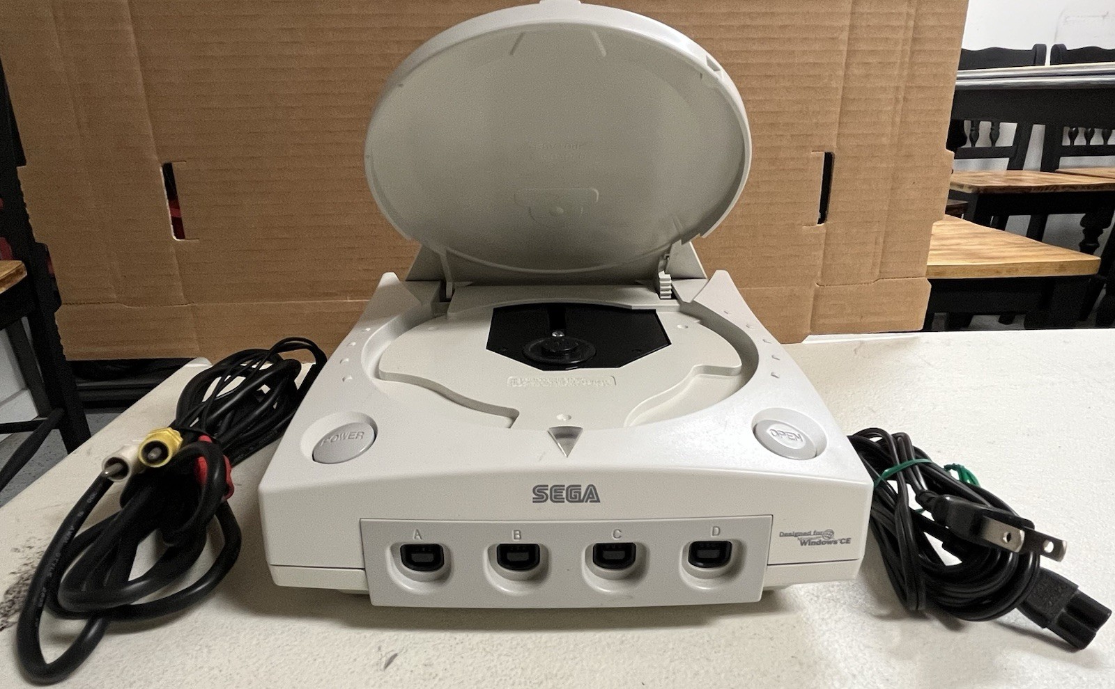 SEGA Dreamcast HKT-3010 NTSC-J White Console Bundle w/2 Controllers, VMU