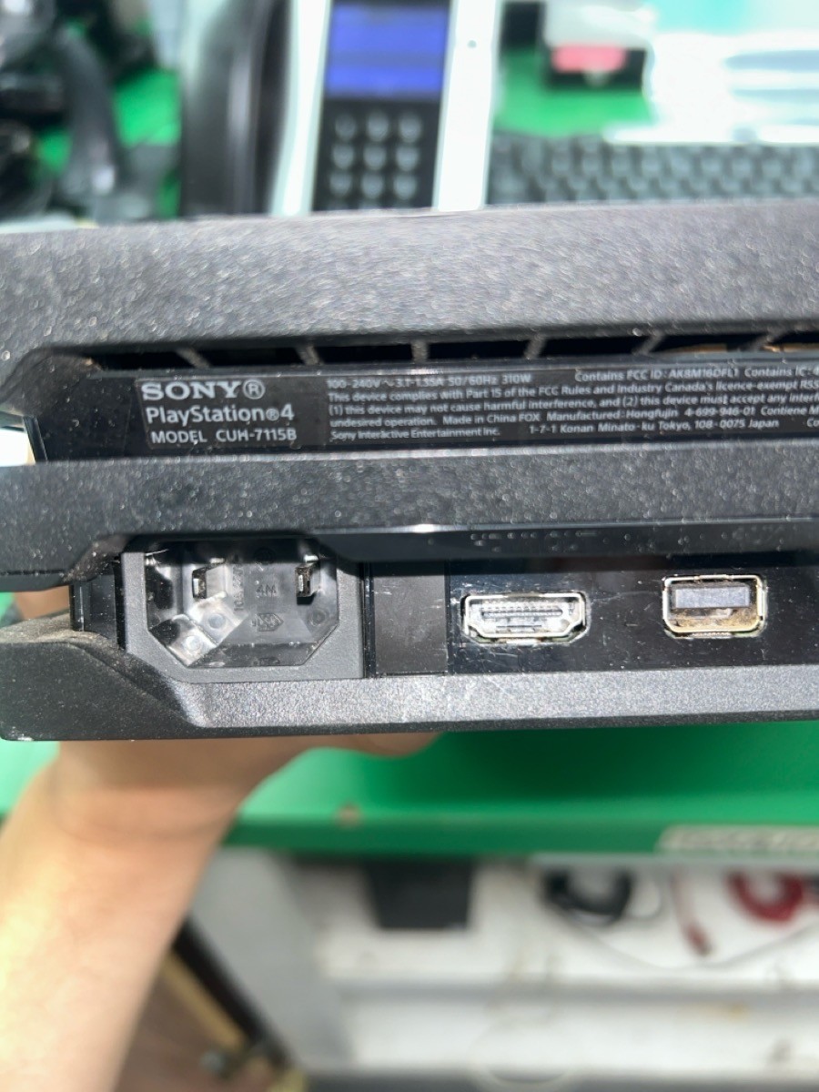 SONY PS4 PRO (E13007247)