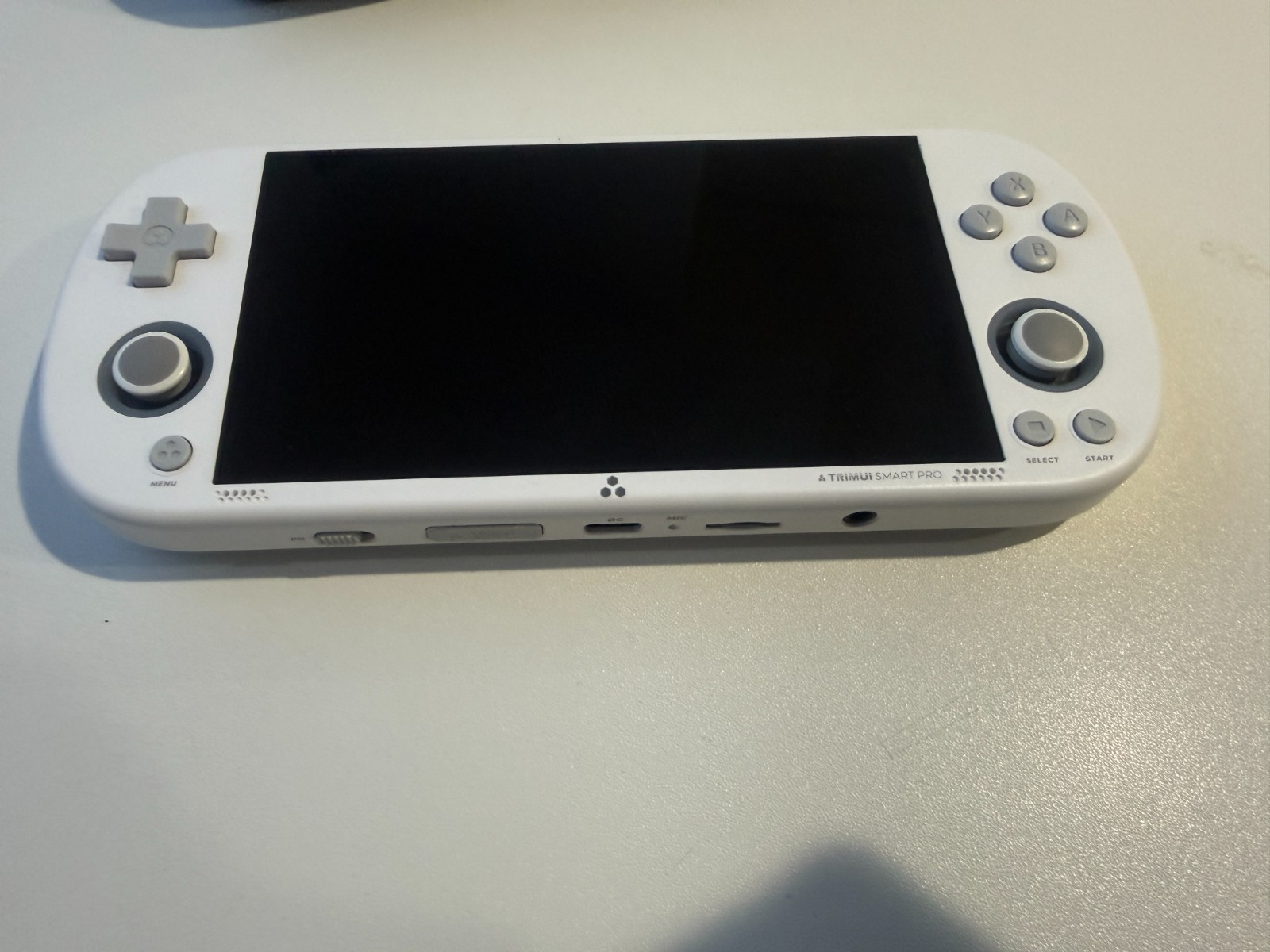 TrimUI Smart Pro – 64 GB – White Custom OS KNULLI Installed TG5040