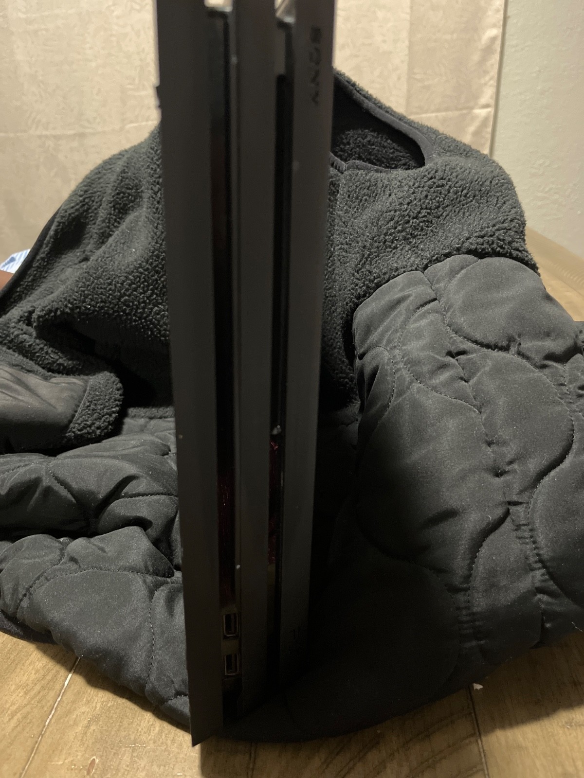 Black Sony ps4 pro console 512 mb with 1 controller