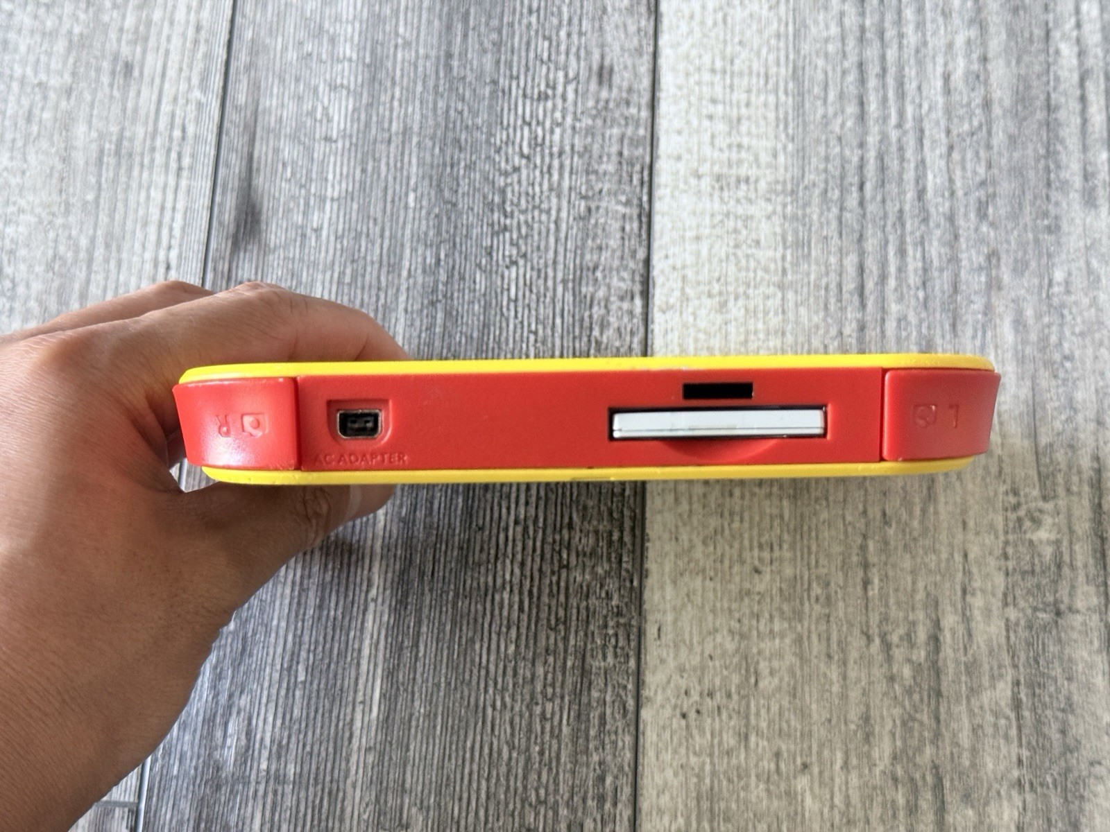Nintendo 2DS Super Mario Maker Edition 2Gb sd Yellow/Red Wi-Fi Charger And Game