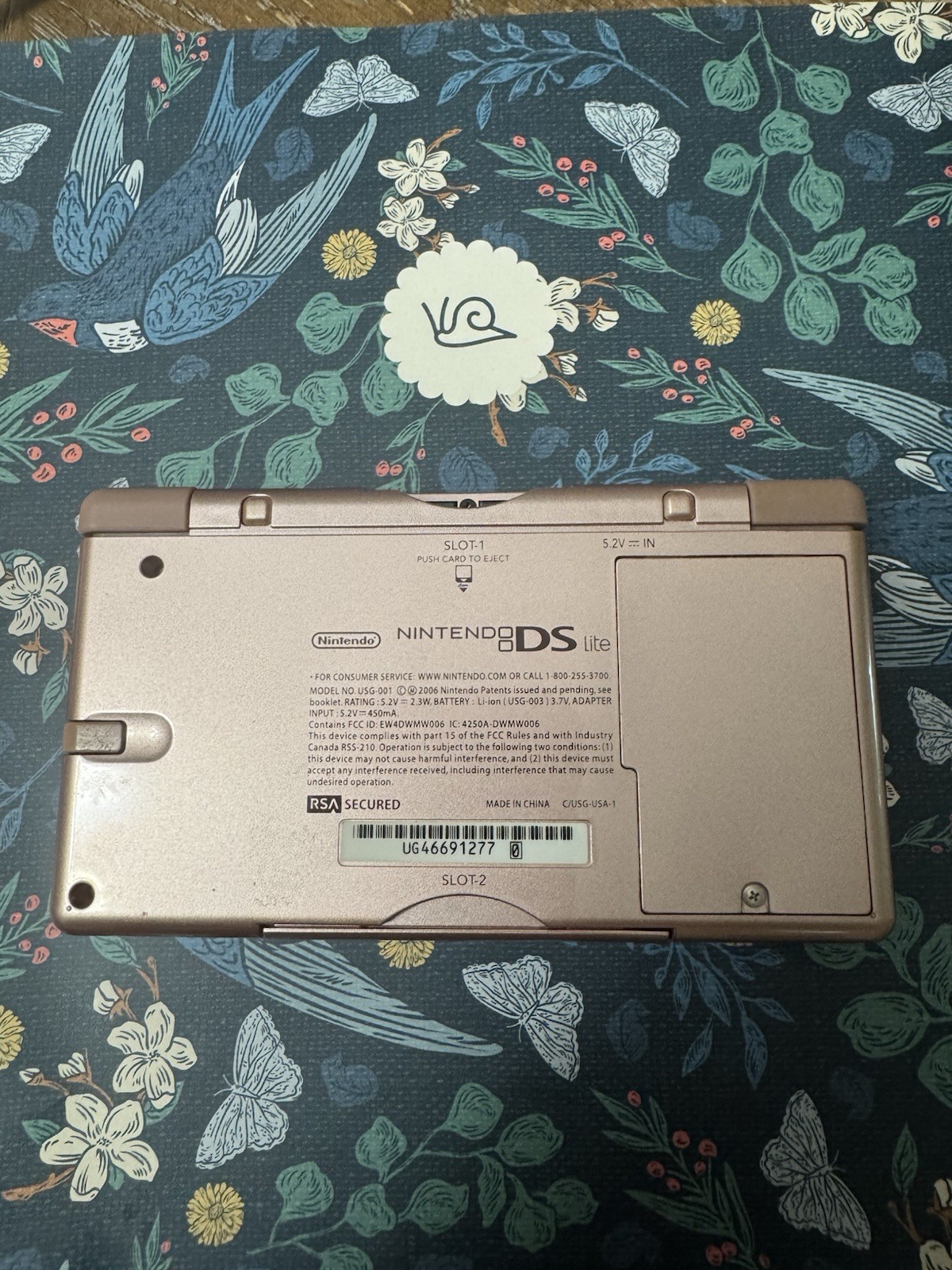 Nintendo DS Lite – Metallic Rose Nintendogs Special Edition