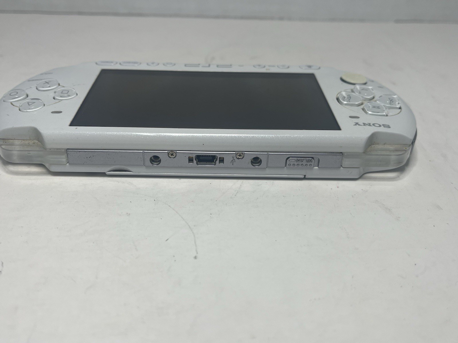 Sony PSP 3001 White Handheld System For Parts/Repair – Not Working