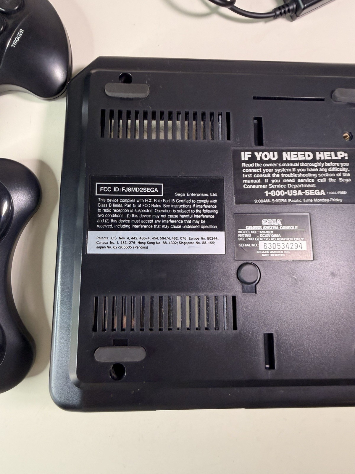 Sega Genesis MK-1631 2 Controllers Power And A/V Cables