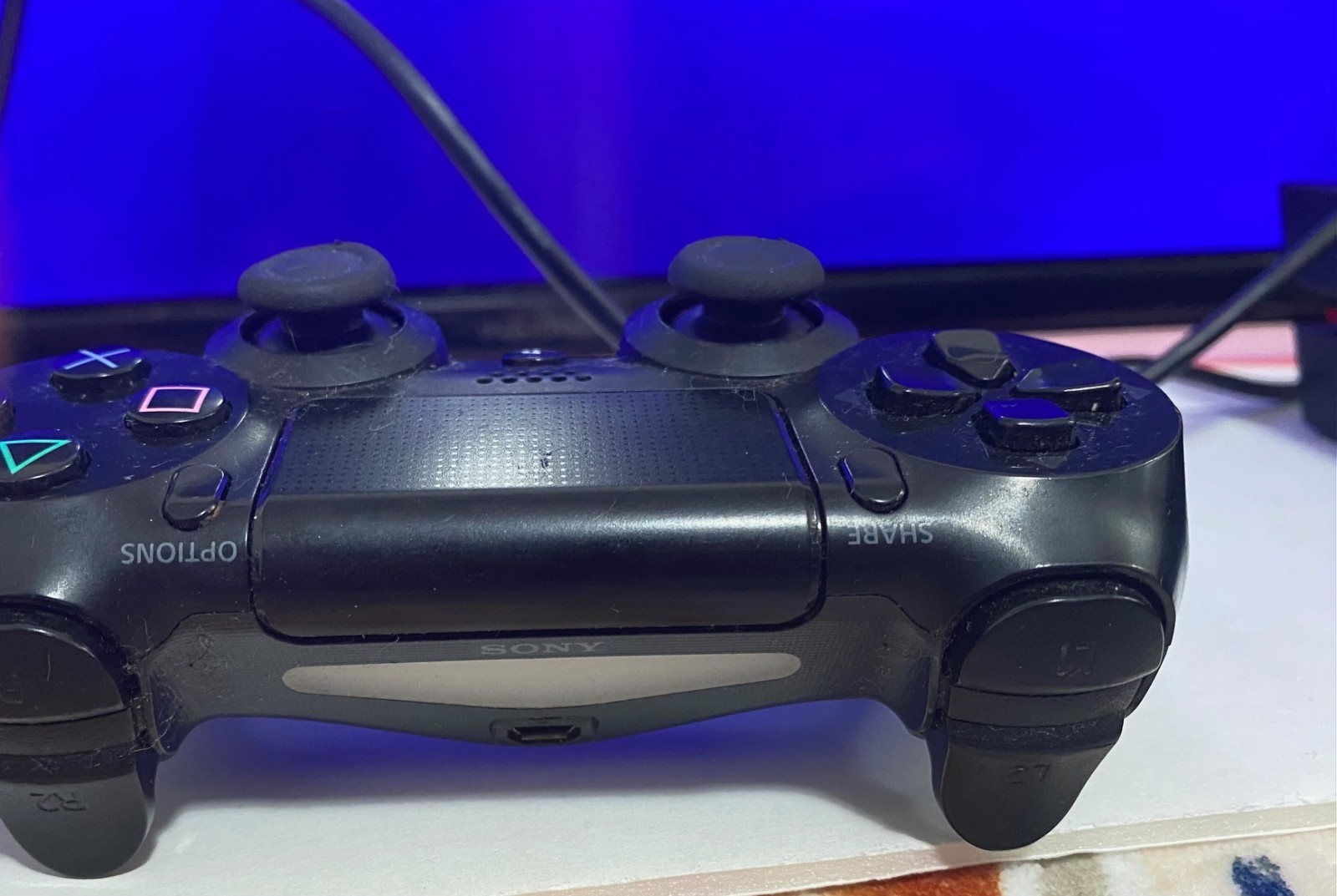Sony PlayStation 4 Console 500GB (CUH-1215A) w/6 Games and 2 Controllers