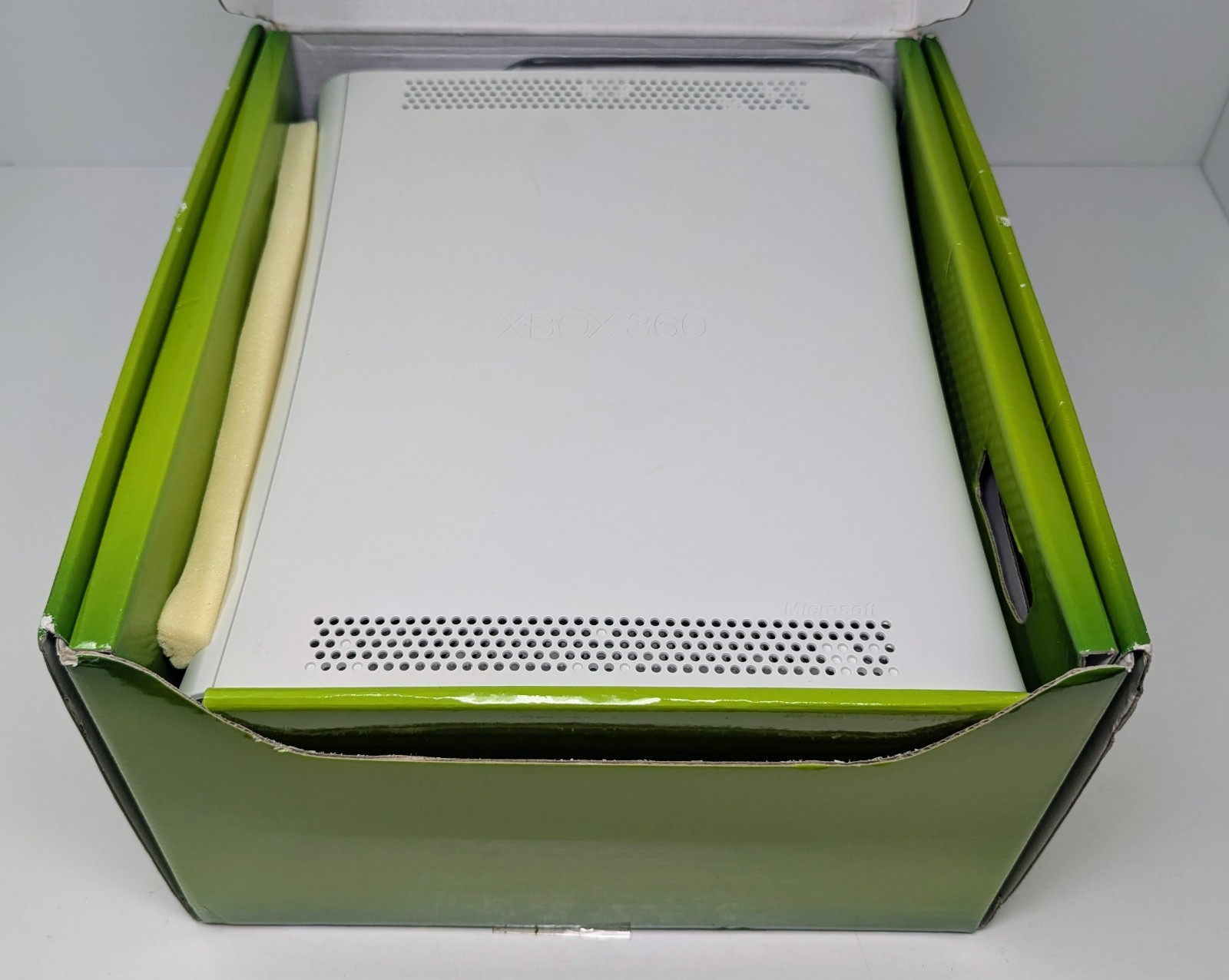 Microsoft Xbox 360 Arcade 120GB White Console Bundle w Box – System 2.0.8.8498.0