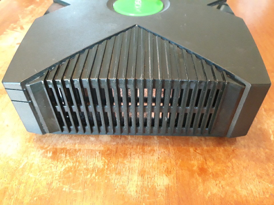 Original OG Microsoft xBox console v1.0 cords controller – Powers on won’t eject