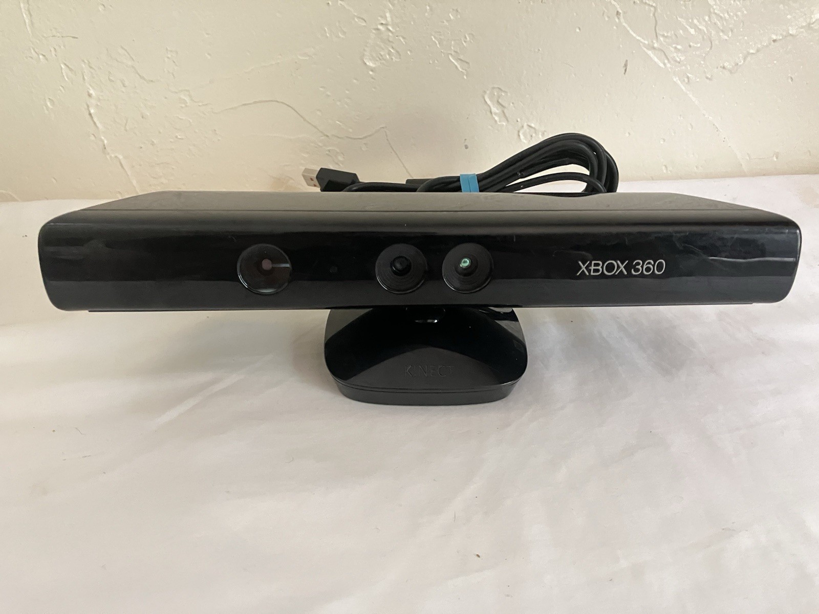 Microsoft Xbox 360 S #1439 250GB Console Bundle 6 Games, Kinect & OEM Controller