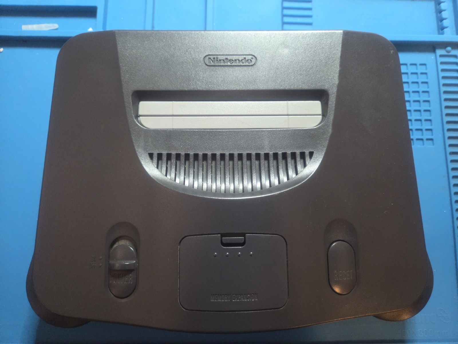 Nintendo 64 NUS-001(USA) Gray/Black NTSC-U/C Console with Controller, Cables