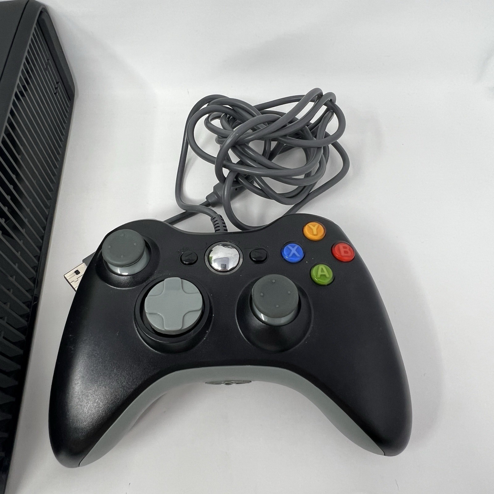 Microsoft Xbox 360 S 4GB Console Black With Call Of Duty Games Controller Cords