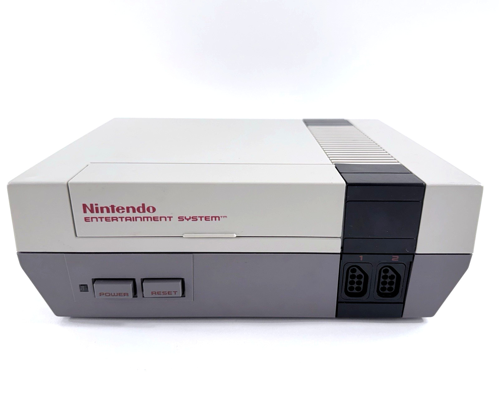 Nintendo NES Console + Controller, Zapper, AV cable, Power Supply – Tested