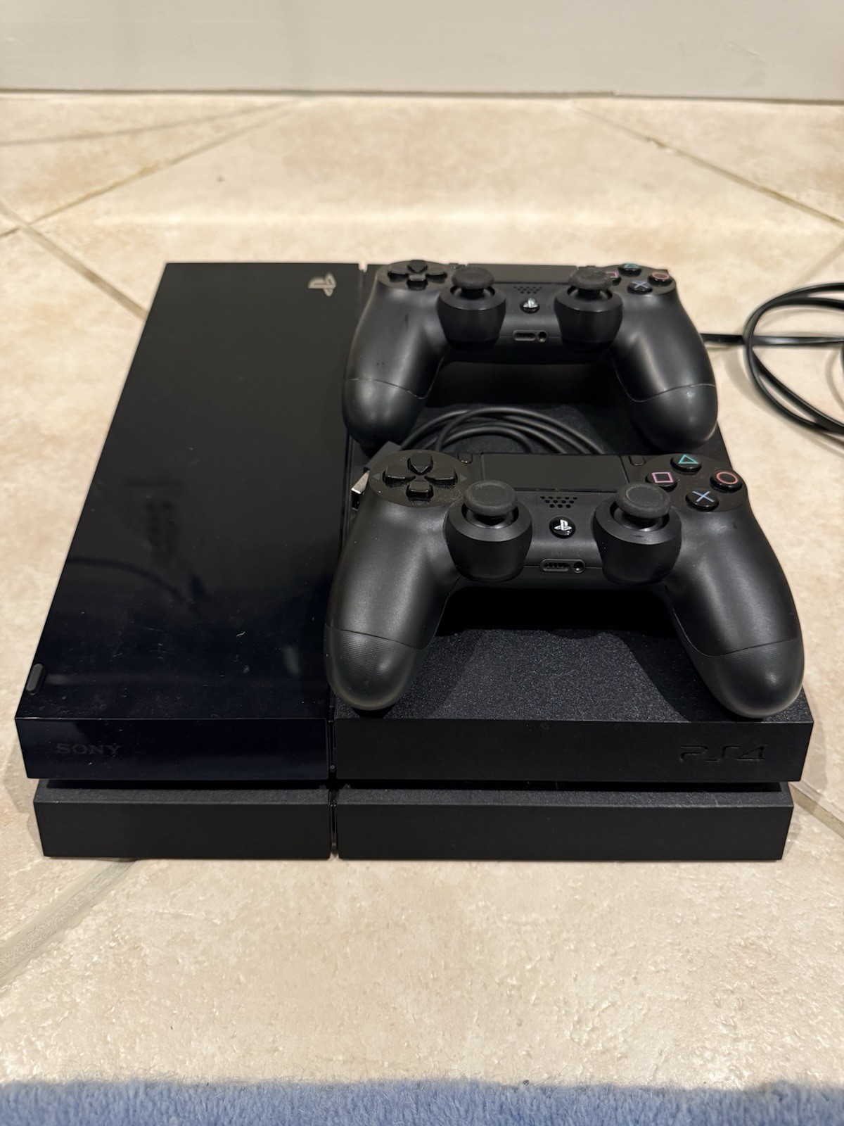 Sony PlayStation 4 PS4 Console Bundle 500GB Black + 2 DualShock 4 Controllers