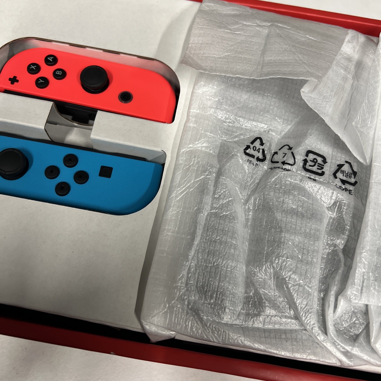 Nintendo Switch Console,TV Dock Station, does not come with Mario Kart game