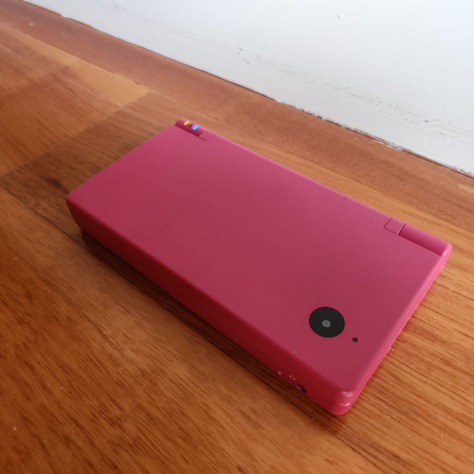 Nintendo DSi Pink inc. charging cable and SD card – Australian release
