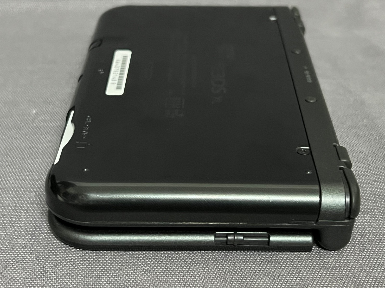 New Nintendo 3DS XL Gray Black Console With Charger and cartridge US Version