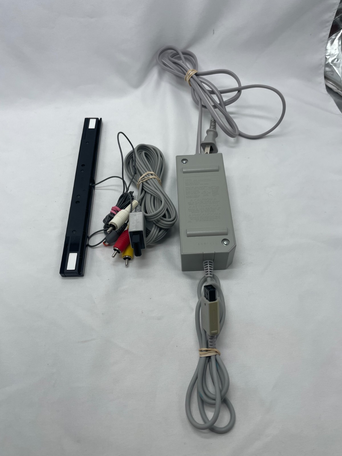 Nintendo Wii Console System Only White RVL-001 (USA) Console & Cords