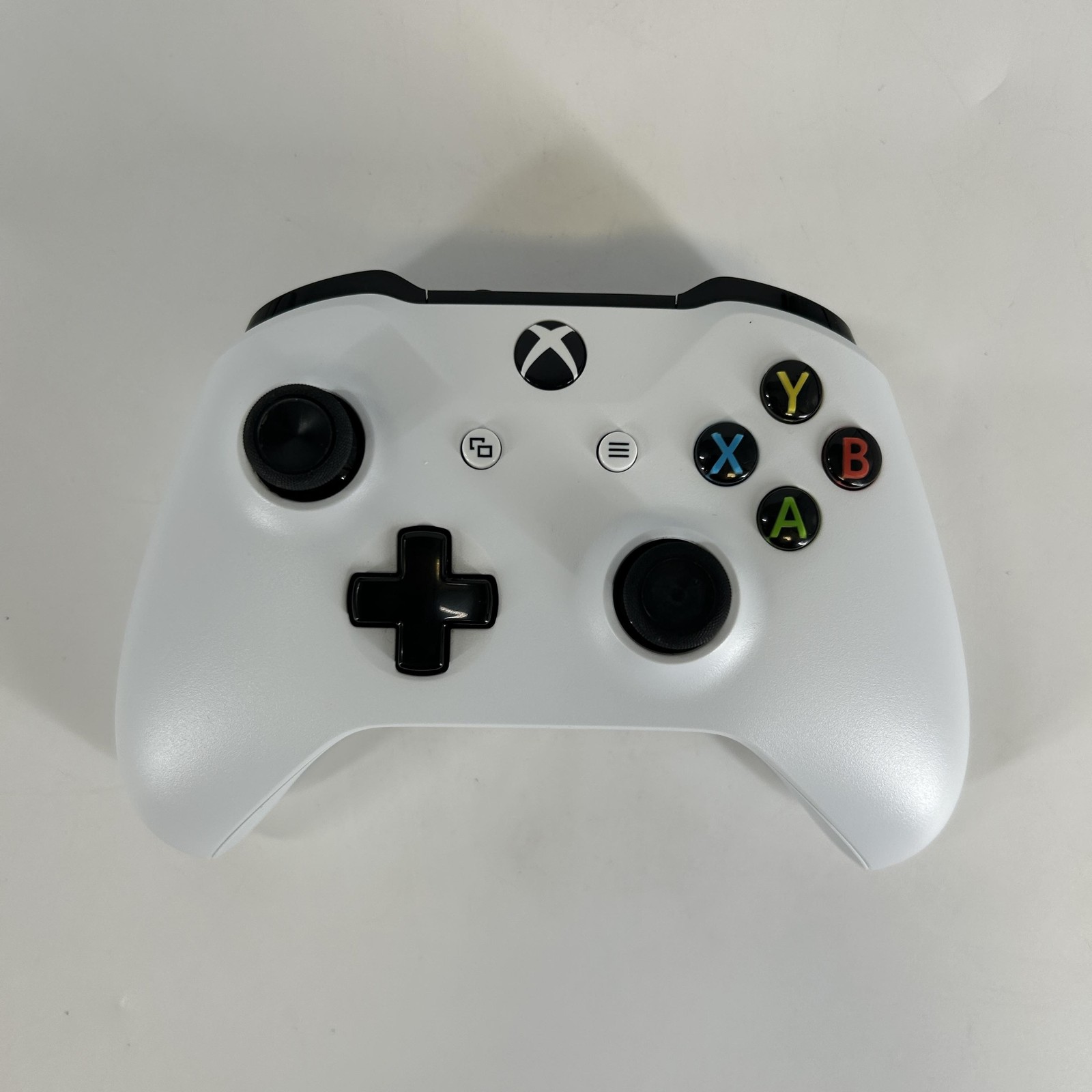 Microsoft Xbox One S Console White 1TB w/ Controller/HDMI/Power Cord- Excellent