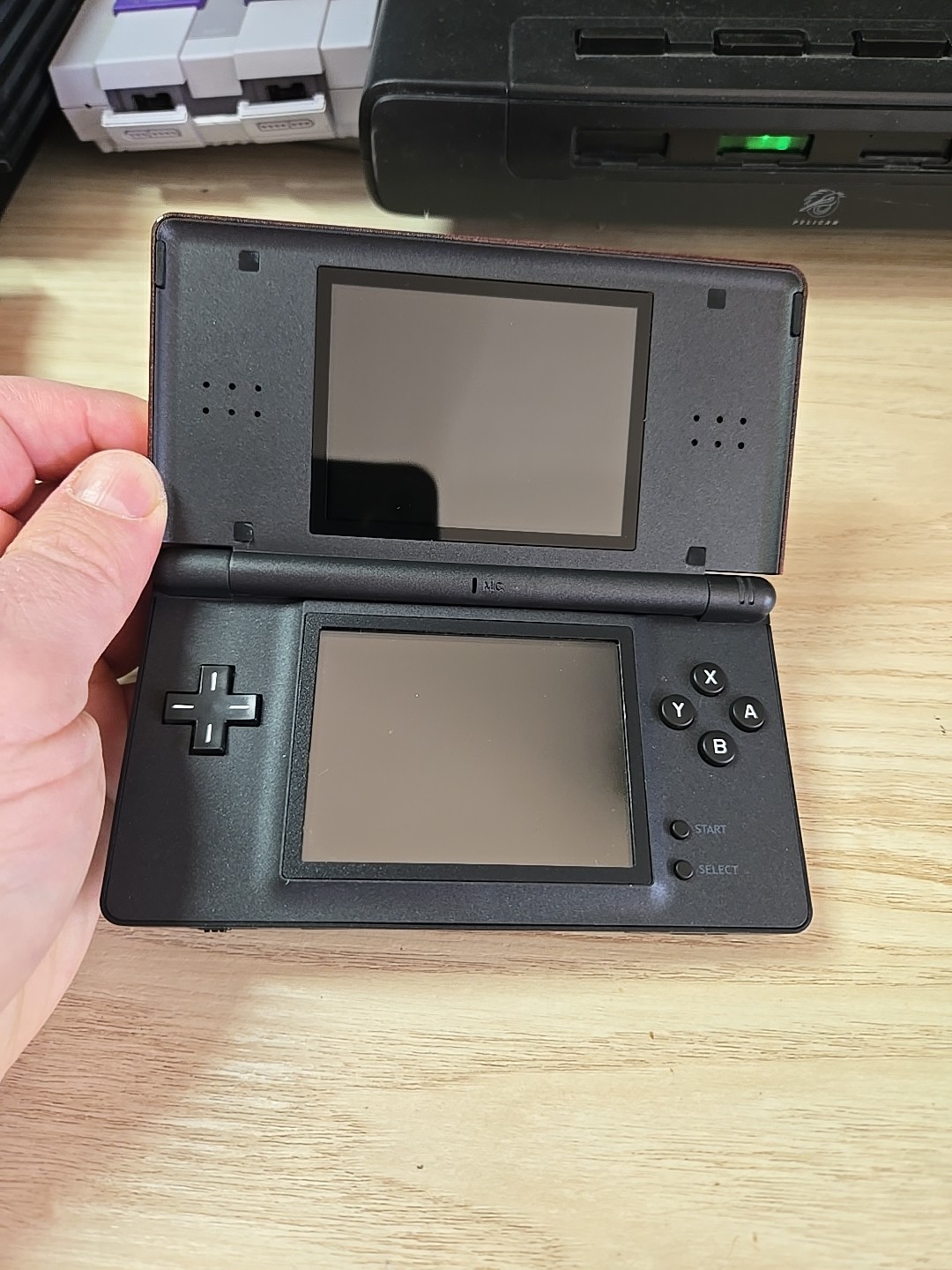 Nintendo DS Lite Crimson Handheld System – Red/Black – GBA Port NOT Working