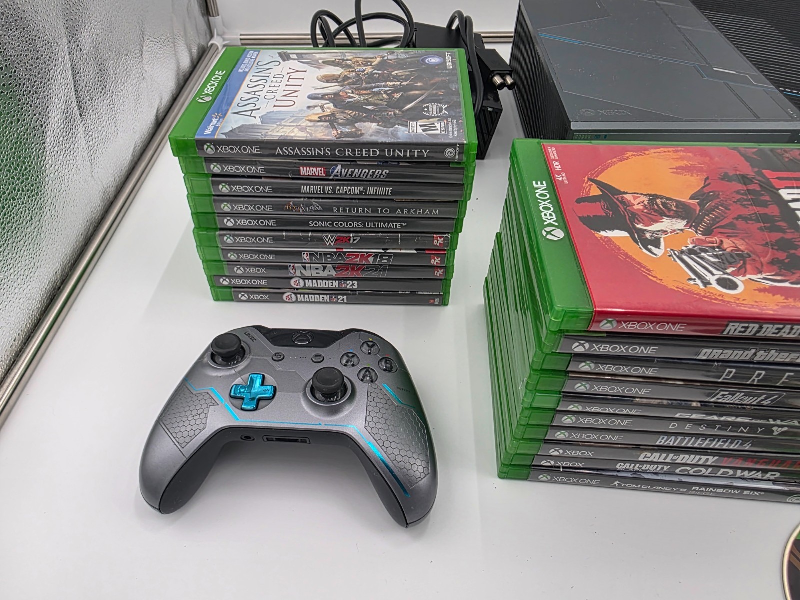 Halo 5 Guardians Xbox One Console w/ 25 Games Bundle 1TB