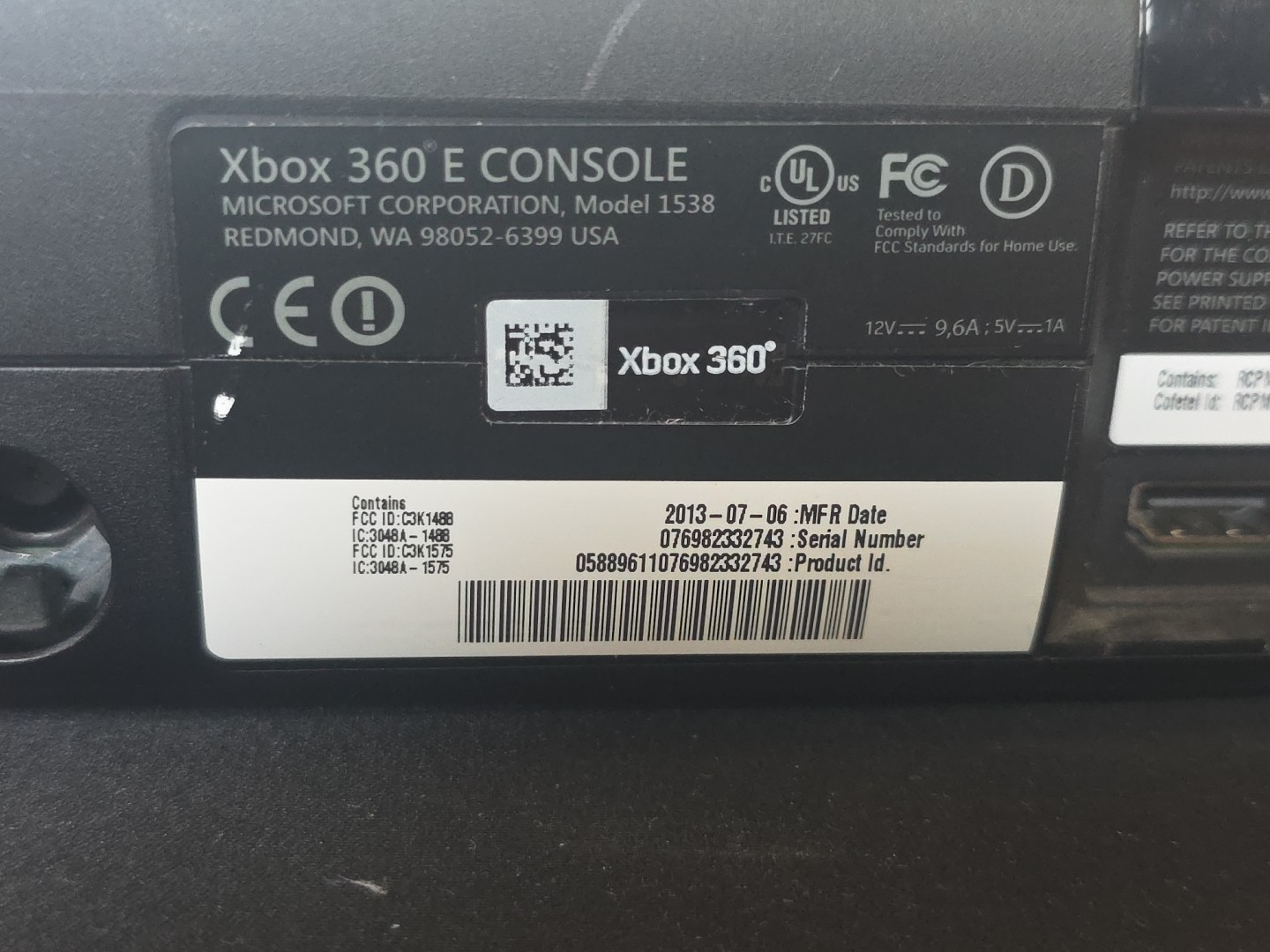Xbox 360 E Console Model 1538 with Power Cord Controller Plus 360 Kinnect