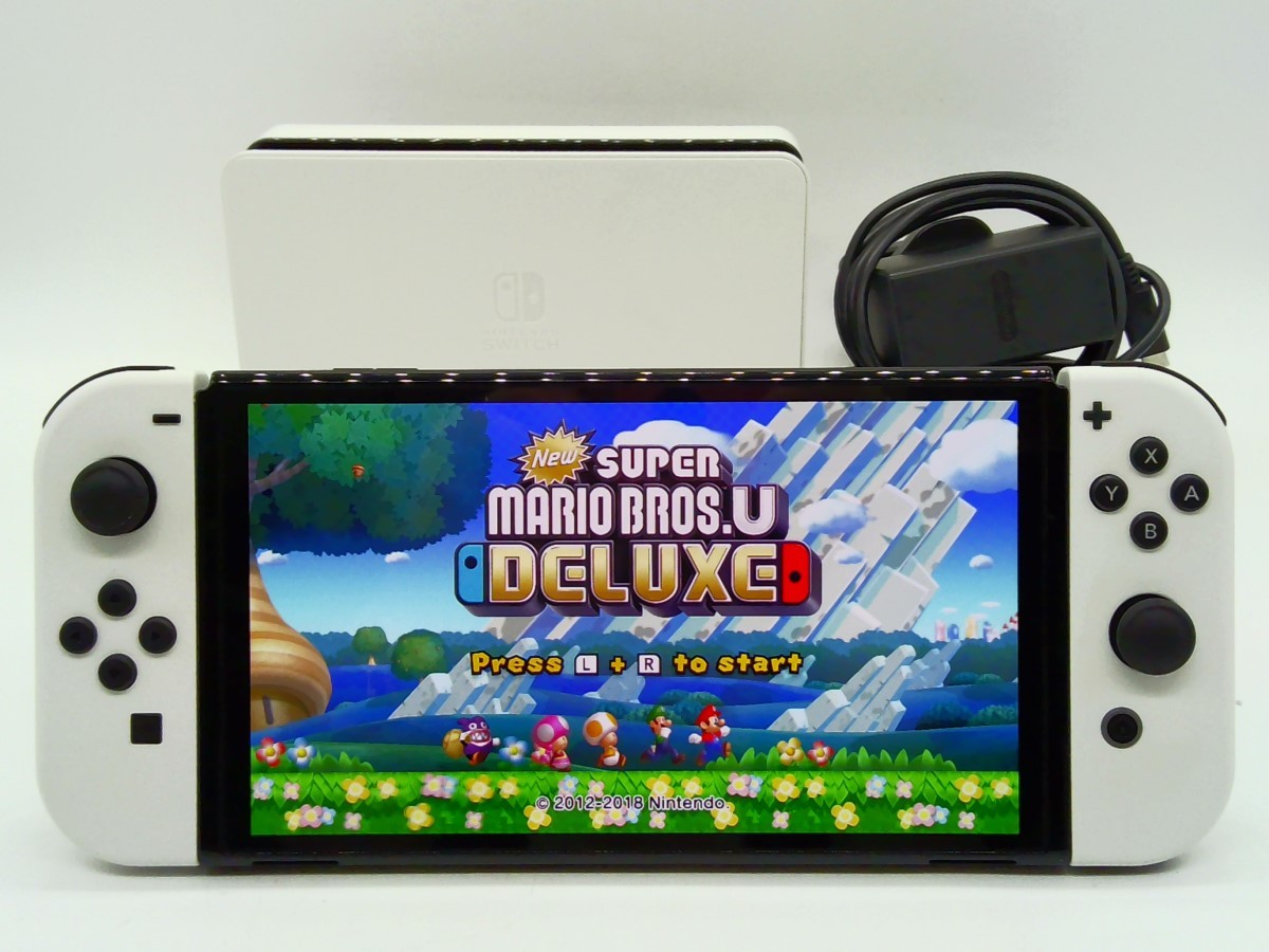 NINTENDO SWITCH OLED – HEG-001 – White Console w/ Dock (EC2041274)