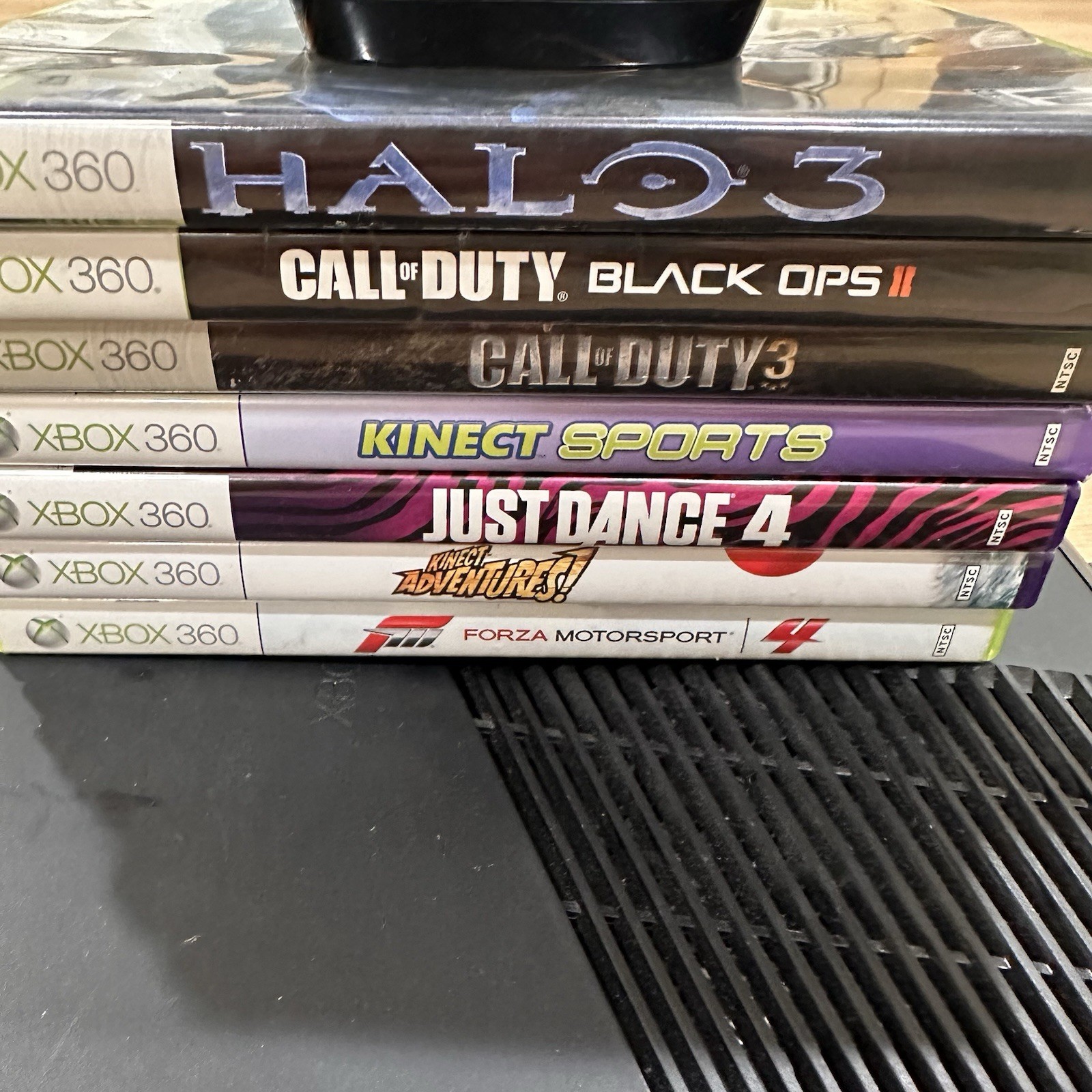 Xbox 360 S 250GB Glossy Black Console Bundle – Kinect, 1 Controller & 7 Games