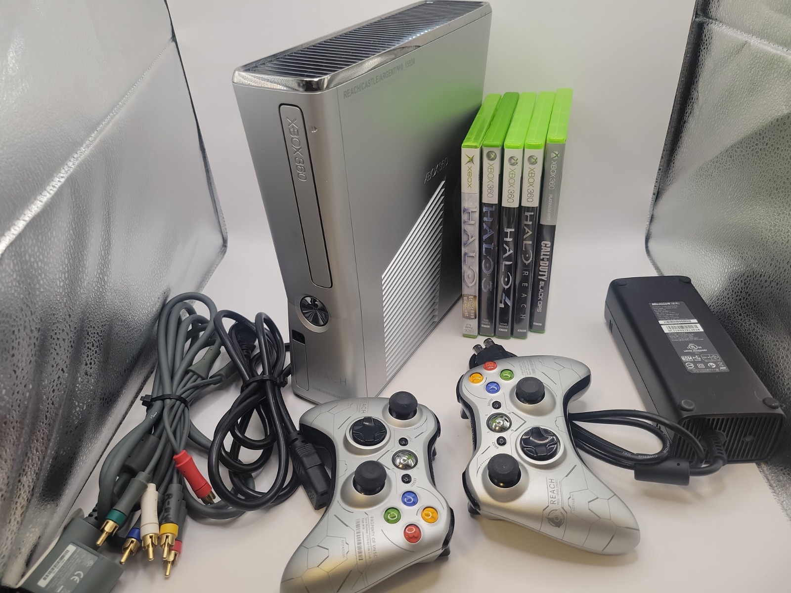 Microsoft Xbox 360 S Halo: Reach Limited Edition Silver Console + 2 Controllers