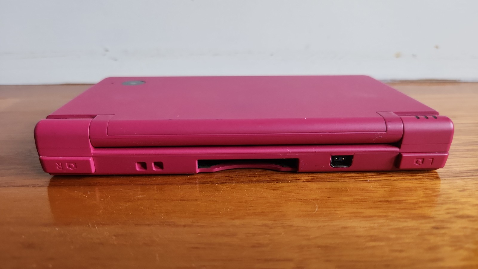 Nintendo DSi Pink inc. charging cable and SD card – Australian release