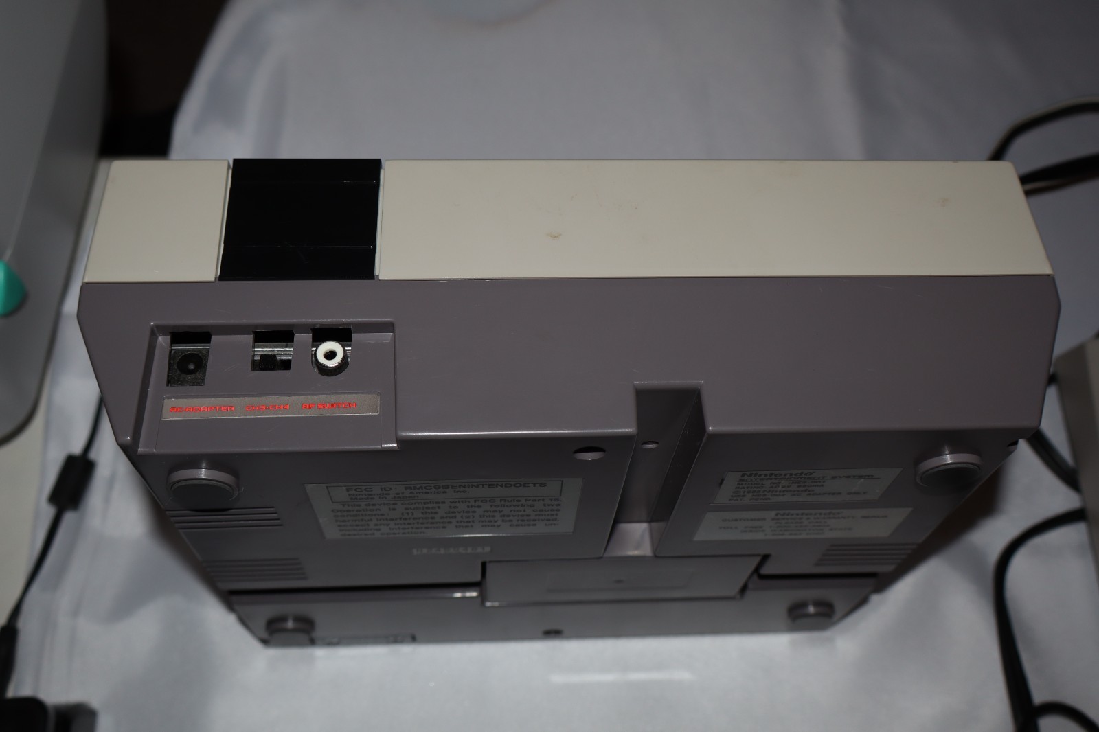 Nintendo NES Console controllers A/V cord powers On Red Blinking Light w Sticker
