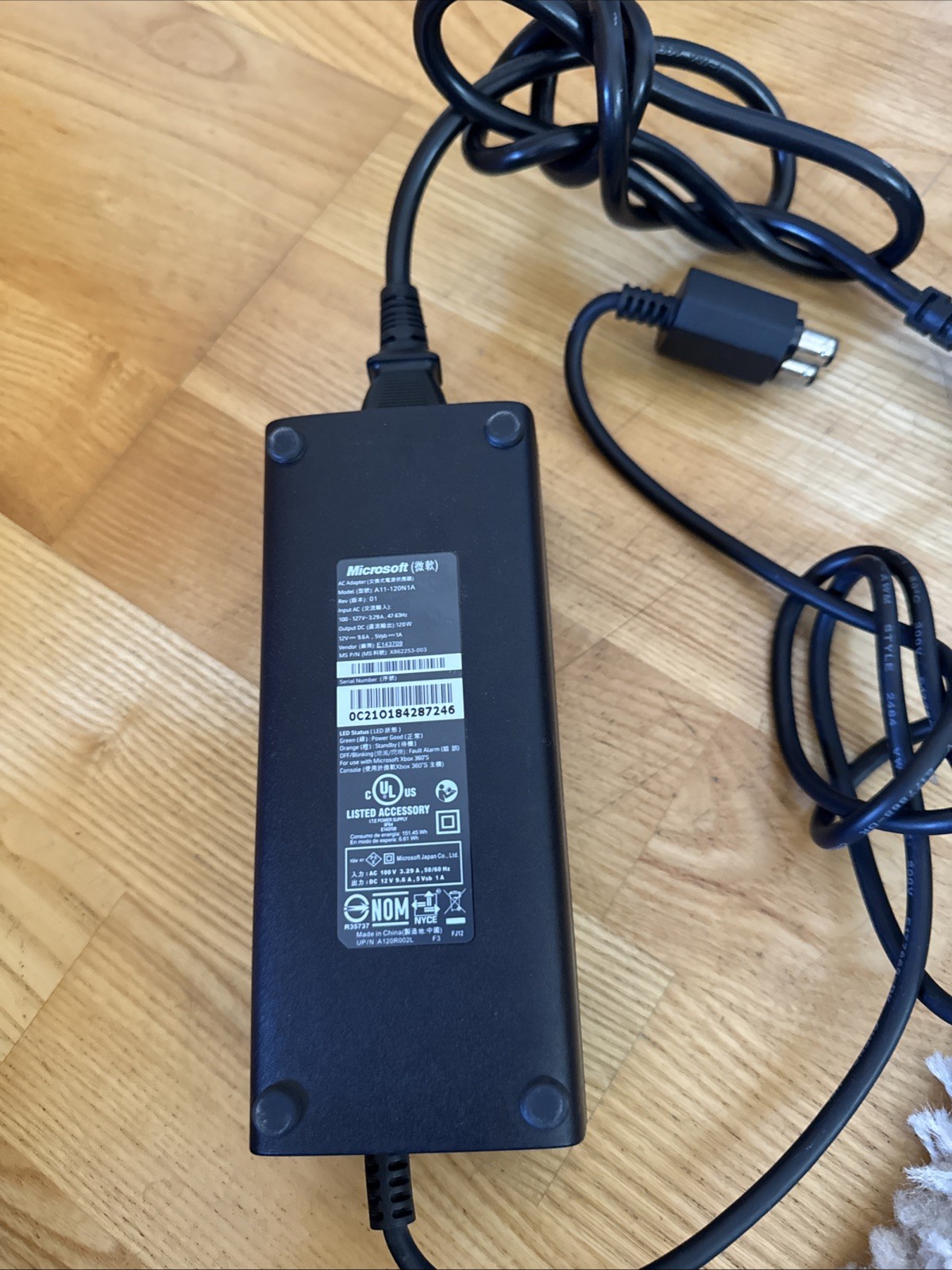 XBOX 360 S 250GB 1439 Model w/ Cables, Power Cord And Halo 4 Game