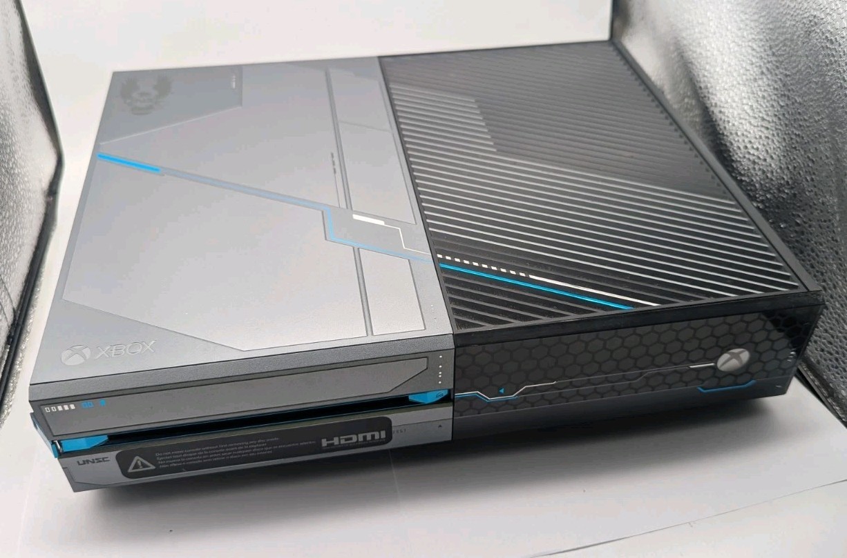 Microsoft Xbox One 1TB Home Console Halo SPECIAL Edition – FOR PARTS ONLY