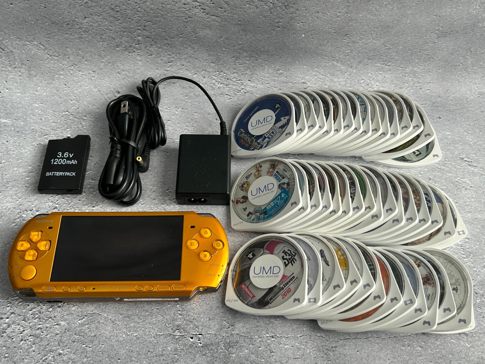Sony PSP-3000 Console / battery＋charger＋memory stick random 3 games from US