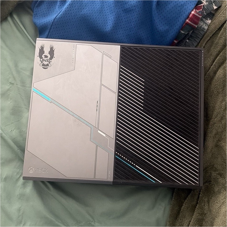 Microsoft Xbox One Halo 5 Guardians Edition Console Wi-Fi HDMI USB-A Gray Black