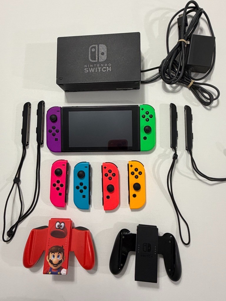 Classic: Nintendo Switch HAC-001 V1 Bundle 6 Joy-Con Dock Charger Mario Odyssey