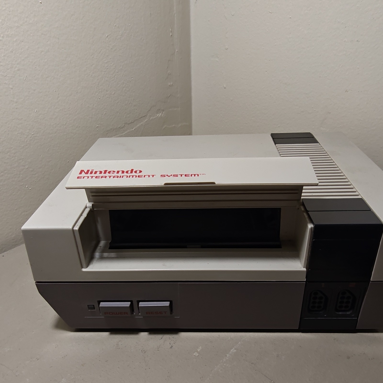 Nintendo NES-001 Console with Controller and 6 Game Cartridges